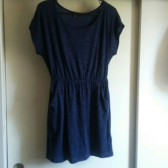 Forever 21 Dresses & Skirts - XXI Cinched Waist Dress With Pockets